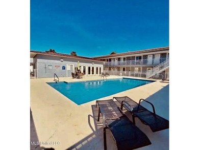 Gorgeous Studio ''Turn-Key Condo'' That's fully furnished and - photo 18