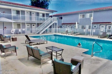Gorgeous Studio ''Turn-Key Condo'' That's fully furnished and - photo 19