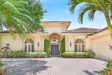 Courtyard estate home located on corner lot overlooking 10th - photo 3