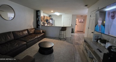 Three bedroom , 2 1/2 baths, two story townhome located near - photo 4