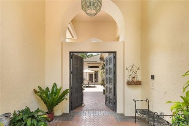 Courtyard estate home located on corner lot overlooking 10th - photo 4