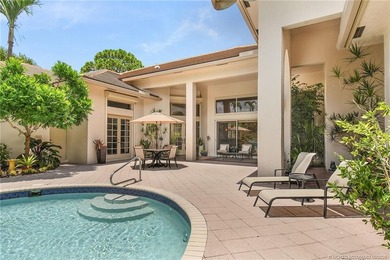Courtyard estate home located on corner lot overlooking 10th - photo 7
