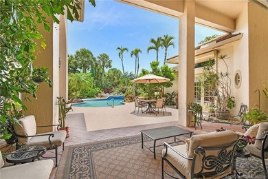 Courtyard estate home located on corner lot overlooking 10th - photo 8