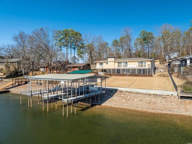 Exceptional waterfront living on Lake Hamilton! This beautifully - photo 2