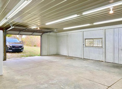 Rare find !! House and 21.04 acres in Adair County. House - photo 54