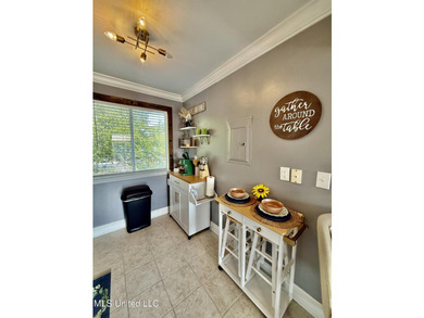 Gorgeous Studio ''Turn - Key Condo'' That's fully furnished and - photo 11