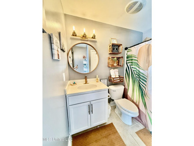 Gorgeous Studio ''Turn - Key Condo'' That's fully furnished and - photo 14