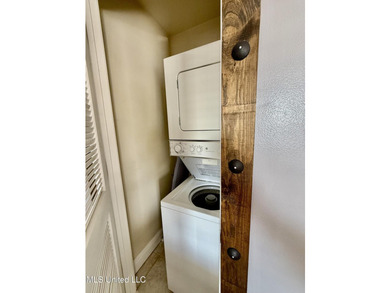 Gorgeous Studio ''Turn - Key Condo'' That's fully furnished and - photo 16