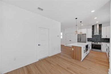 ***SELLER OFFERING $5,000 TOWARDS BUYERS CLOSING COSTS*** - photo 22