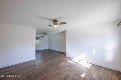 Welcome home to this charming, move-in-ready 3-bedroom, 2-bath - photo 7