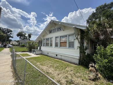 WONDERFUL OPPORTUNITY IN SPRINGFIELD! Built in 1922, this - photo 3
