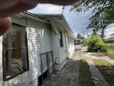 WONDERFUL OPPORTUNITY IN SPRINGFIELD! Built in 1922, this - photo 4