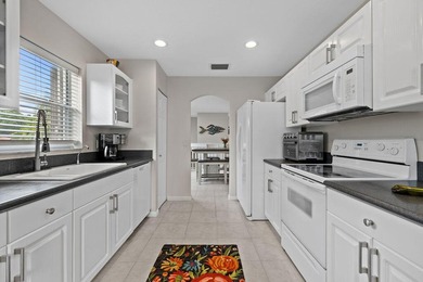 Welcome home to this beautiful 3-bedroom, 2-bath condominium - photo 20