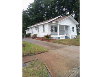 Great 2 Bedroom 1 Bath Bungalow home is minutes from Downtown - photo 2