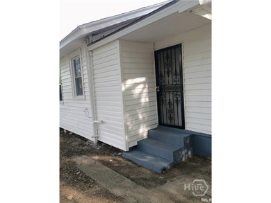Great 2 Bedroom 1 Bath Bungalow home is minutes from Downtown - photo 3