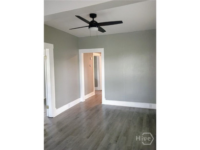 Great 2 Bedroom 1 Bath Bungalow home is minutes from Downtown - photo 4