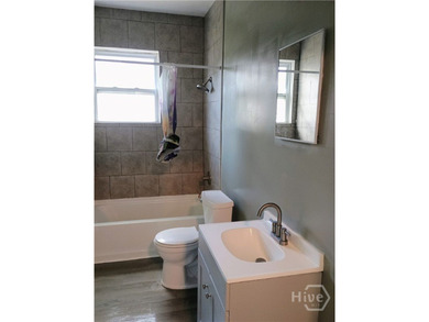 Great 2 Bedroom 1 Bath Bungalow home is minutes from Downtown - photo 8