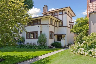 Discover the endless charm of this beautifully preserved 1923 - photo 1