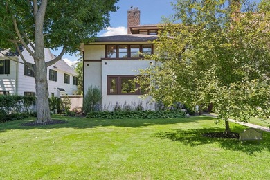 Discover the endless charm of this beautifully preserved 1923 - photo 10