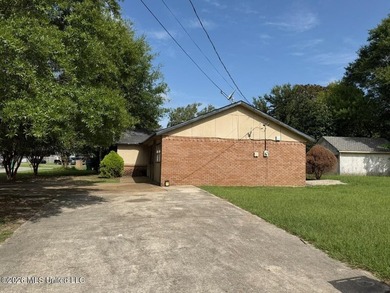 Cash-Flowing Investment on a Large Corner Lot! Situated on a - photo 3