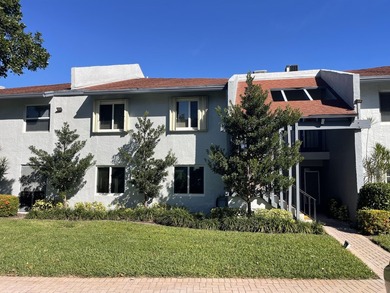 Huntington Lakes Condo Active Under Contract in Delray Beach Florida