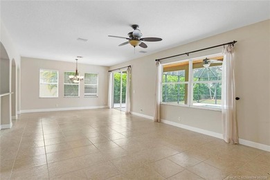 Size matters! Spacious 3,580 square foot under air pool home - photo 8