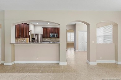 Size matters! Spacious 3,580 square foot under air pool home - photo 10