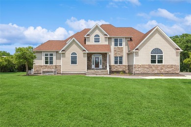 (private lake, pond, coastal) Home Sale Pending in Southold New York