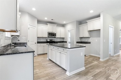 Welcome to 2688 Garden Hills Loop in Richmond Hill! This - photo 8