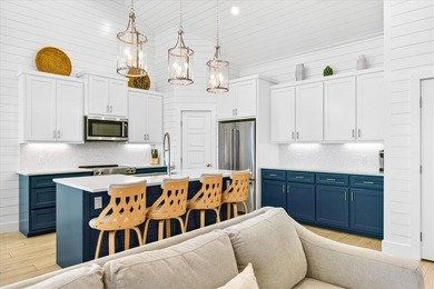 Exquisite home with a coastal flair located in the popular Royal - photo 11