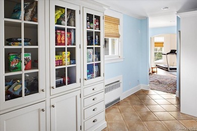 This Arts & Crafts-inspired Colonial located in the tranquil - photo 17