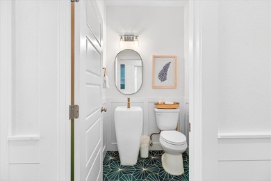 Exquisite home with a coastal flair located in the popular Royal - photo 18