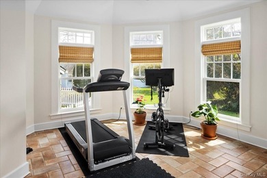 This Arts & Crafts-inspired Colonial located in the tranquil - photo 18