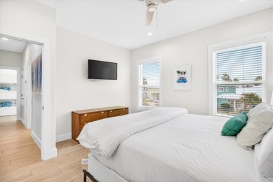 Exquisite home with a coastal flair located in the popular Royal - photo 23