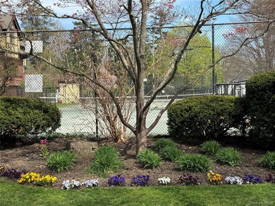 This Arts & Crafts-inspired Colonial located in the tranquil - photo 29