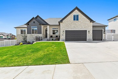 Welcome to this beautiful, fully finished home in the heart of - photo 1