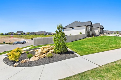 Welcome to this beautiful, fully finished home in the heart of - photo 4