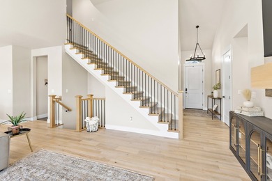 Welcome to this beautiful, fully finished home in the heart of - photo 6