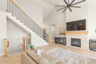 Welcome to this beautiful, fully finished home in the heart of - photo 10