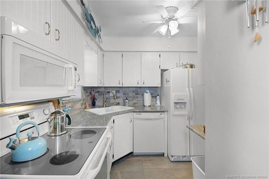 Beautiful, updated FIRST FLOOR, 1 Bed/1 Bath, 699 Sq Ft condo - photo 7