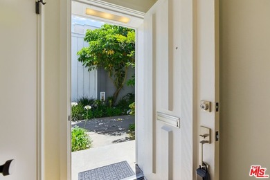 Extensively renovated and just completed 3 bedroom, 2.5 bathroom - photo 2