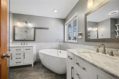 Beautiful Open-Concept Home on a Private 0.71 Acre Wooded Lot! - photo 19