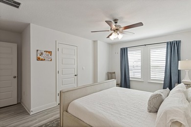 Welcome to Honeycomb Hideaway, a beautifully decorated and - photo 19