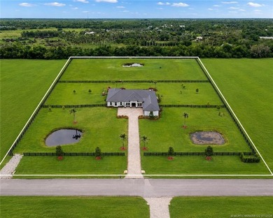 Experience luxury in this exceptional custom estate on 5 private - photo 2