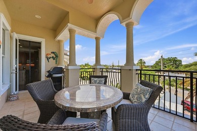 Fully Updated Penthouse-Level Residence beautifully updated - photo 30