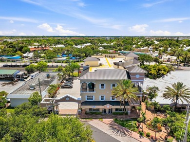 Fully Updated Penthouse-Level Residence beautifully updated - photo 34