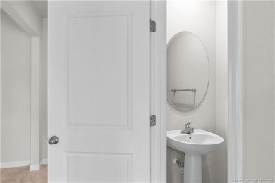 Move-in ready and beautifully maintained, this spacious - photo 6