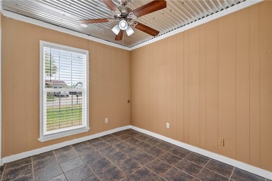 Welcome to this delightful 4-bedroom, 2-bathroom home boasting - photo 14
