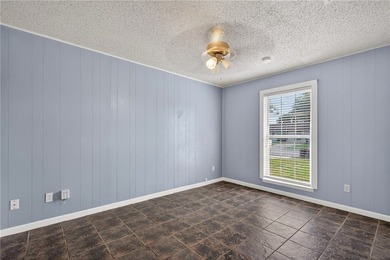 Welcome to this delightful 4-bedroom, 2-bathroom home boasting - photo 15