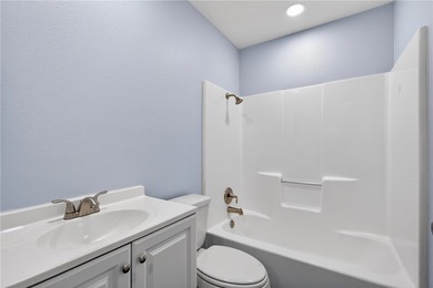 Welcome to this delightful 4-bedroom, 2-bathroom home boasting - photo 16